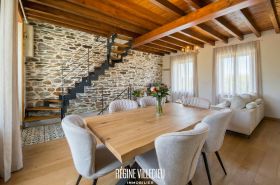 Maison avec jardin sur les hauteurs