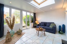 Maison avec jardin sur les hauteurs