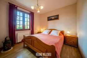 Maison à la campagne avec jardin et garage