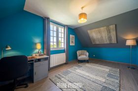 Maison à la campagne avec jardin et garage