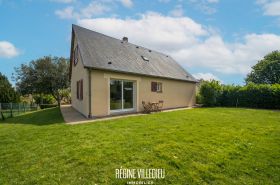 Maison à la campagne avec jardin et garage