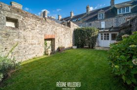 Maison de pêcheur sur le port de Barfleur