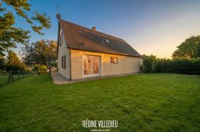 Maison à la campagne avec jardin et garage