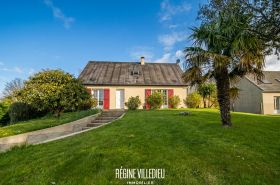 Maison à la campagne avec jardin et garage