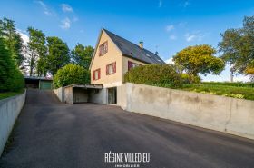Maison à la campagne avec jardin et garage