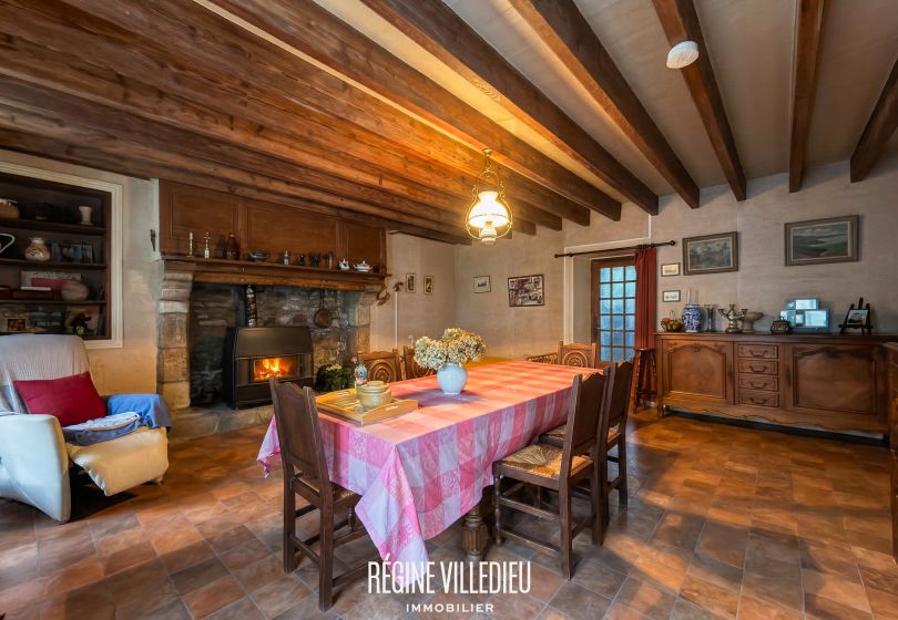 Maison en pierre à rénover Tonneville