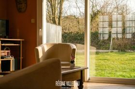 Maison à la campagne avec jardin et garage