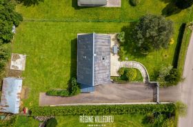 Maison à la campagne avec jardin et garage