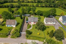 Maison à la campagne avec jardin et garage