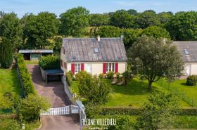 Maison à la campagne avec jardin et garage