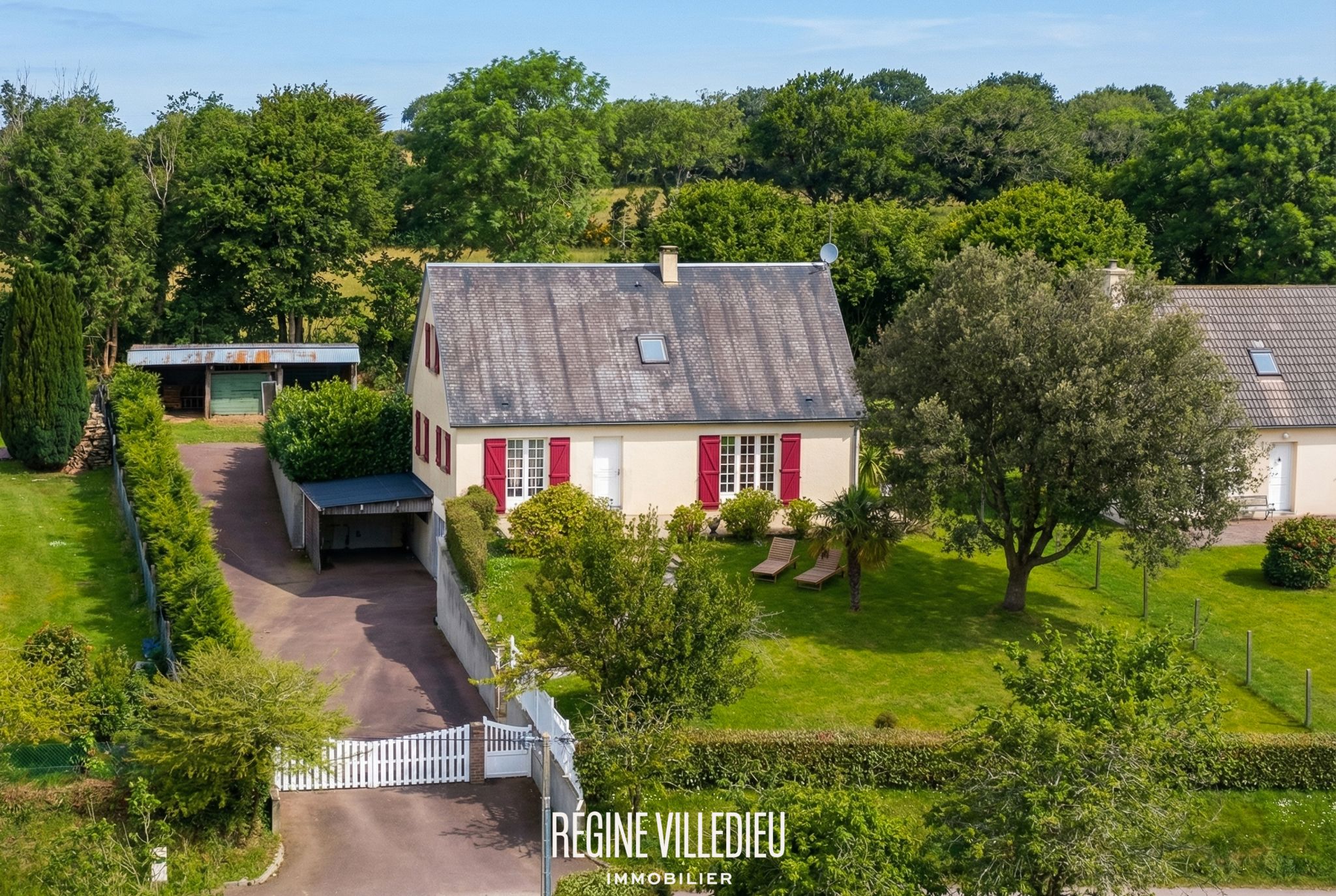 Maison à la campagne avec jardin et garage
