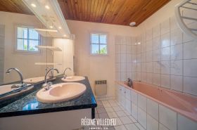 Maison à la campagne avec jardin et garage