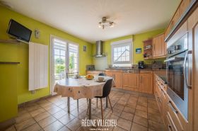 Maison à la campagne avec jardin et garage