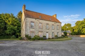 Maison en pierre à rénover Tonneville