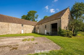 Maison en pierre à rénover Tonneville