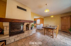 Maison à la campagne avec jardin et garage