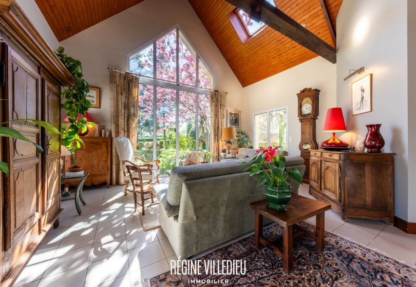 Maison d&rsquo;architecte avec jardin et garage