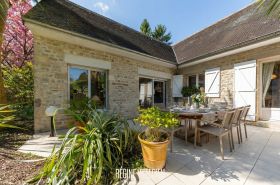 Maison d&rsquo;architecte avec jardin et garage