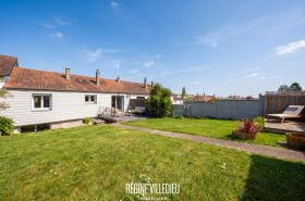 Maison avec jardin et garage à Équeurdreville