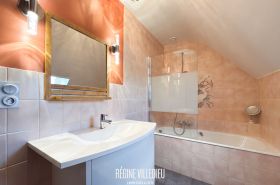 Maison familiale avec jardin et double garage