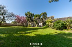 Maison d&rsquo;architecte avec jardin et garage