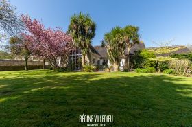 Maison d&rsquo;architecte avec jardin et garage