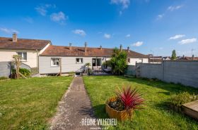 Maison avec jardin et garage à Équeurdreville