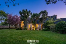 Maison d&rsquo;architecte avec jardin et garage