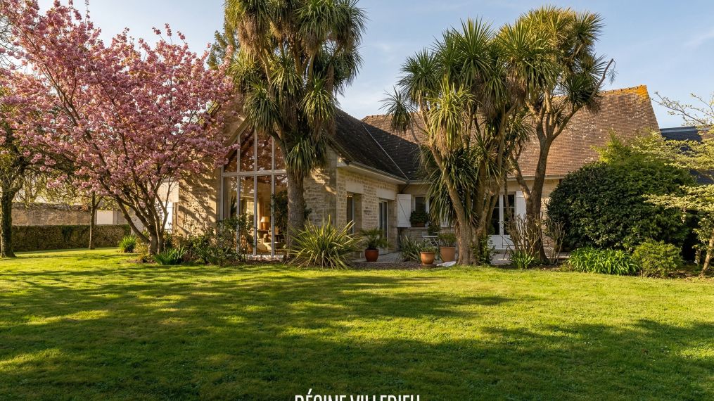 Maison d&rsquo;architecte avec jardin et garage