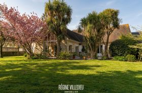 Maison d&rsquo;architecte avec jardin et garage