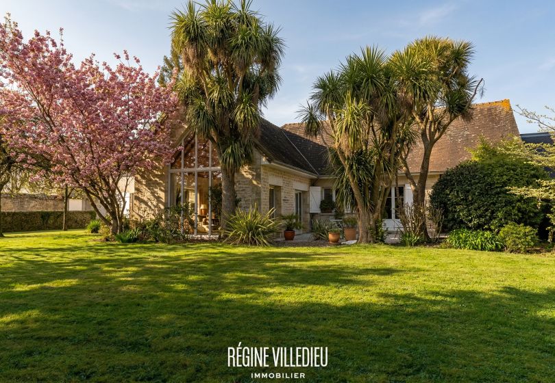 Maison d&rsquo;architecte avec jardin et garage