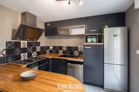 Maison avec garage et jardin