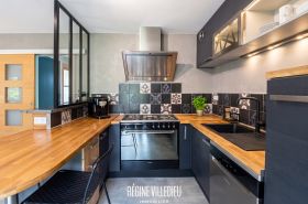 Maison avec garage et jardin