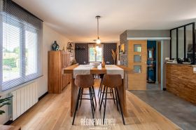 Maison avec garage et jardin