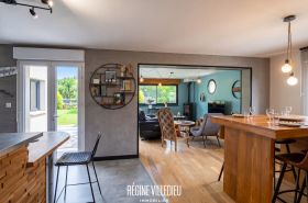 Maison avec garage et jardin