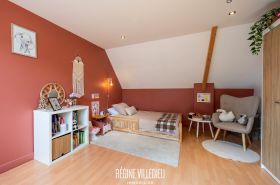Maison en pierre avec jardin et garage double