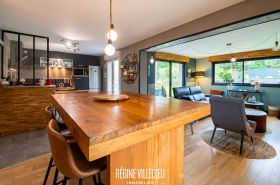 Maison avec garage et jardin