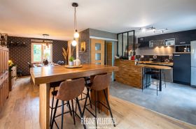 Maison avec garage et jardin