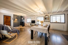Maison en pierre avec jardin et garage double