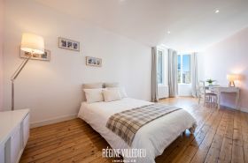 Grande maison bourgeoise rénovée avec jardin