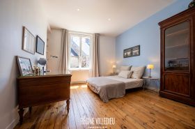 Grande maison bourgeoise rénovée avec jardin