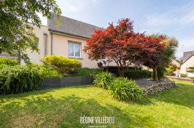 Maison avec garage et jardin