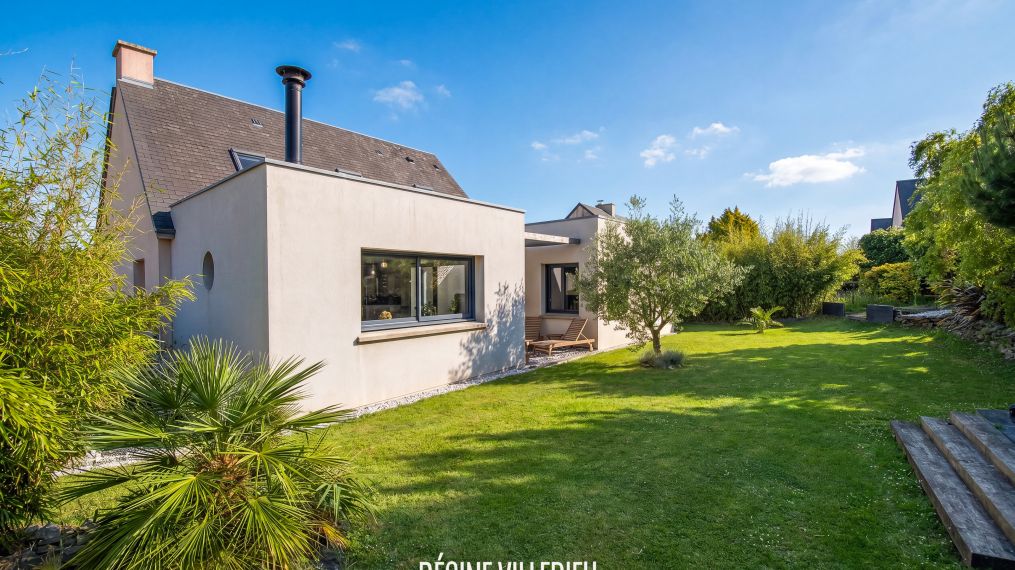 Maison avec garage et jardin