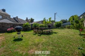 Grande maison bourgeoise rénovée avec jardin