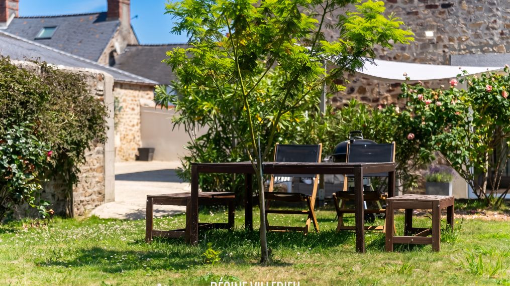 Maison bourgeoise en pierre de 1924 entièrement rénovée dans le Val de Saire