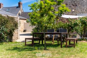 Grande maison bourgeoise rénovée avec jardin