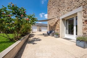 Grande maison bourgeoise rénovée avec jardin