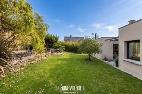 Maison avec garage et jardin
