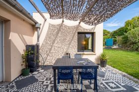 Maison avec garage et jardin