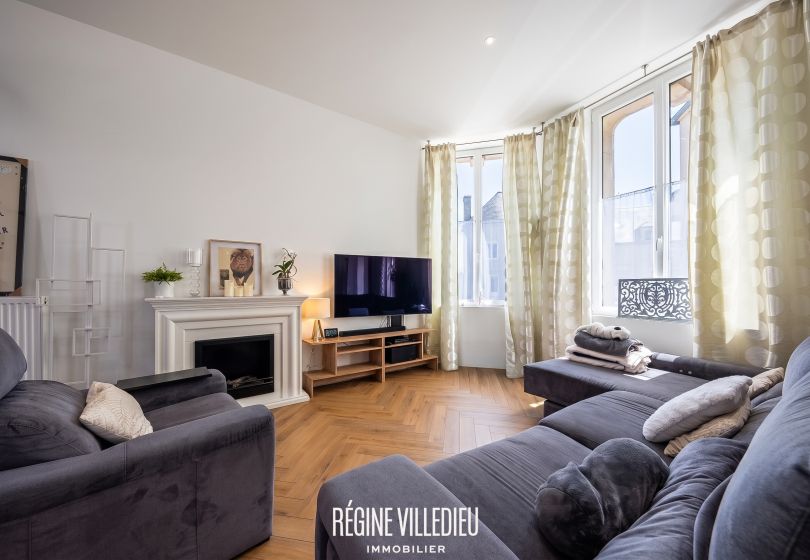 Grande maison bourgeoise rénovée avec jardin